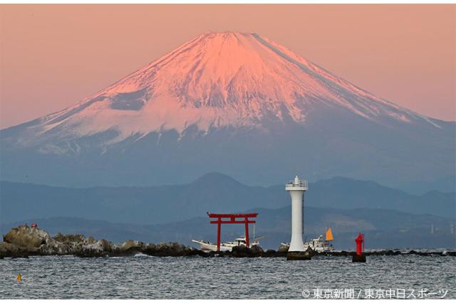 フォトサービス　2024年1月20日「紅富士」(神奈川県葉山町/真名瀬海岸)
