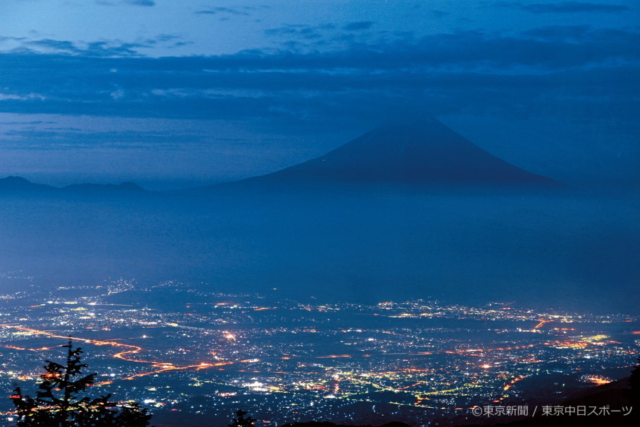 フォトサービス　Z-003  2015年6月12日 「甘利山」から見た富士山(山梨県韮崎市)